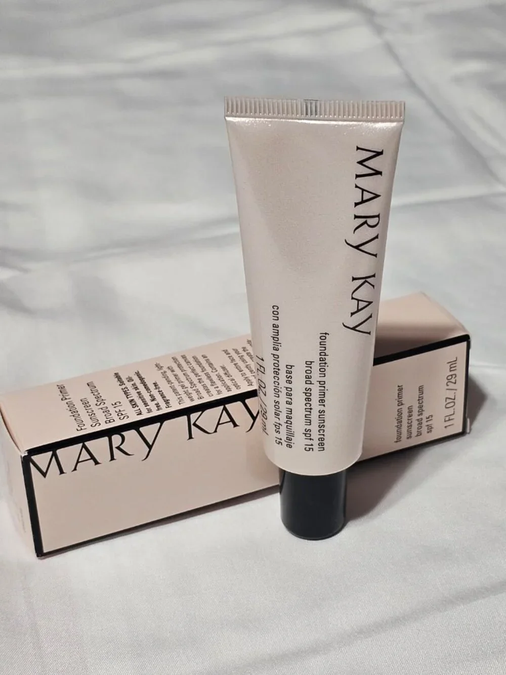 Mary Kay Foundation Primer Sunscreen SPF 15 Broad Spectrum  1 fl oz / 29 ml  NWT